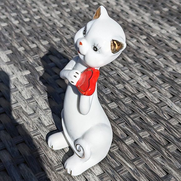 Ceramic Cat with Heart - Picture 4 of 12